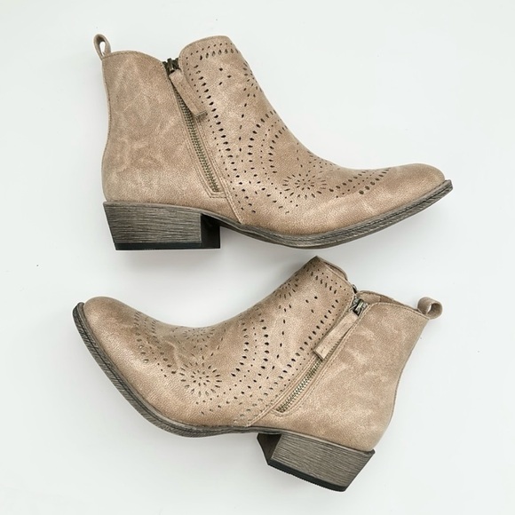 VERY G | Lisette Women’s Mid Ankle Booties | Nude | Size 10 - Picture 2 of 14
